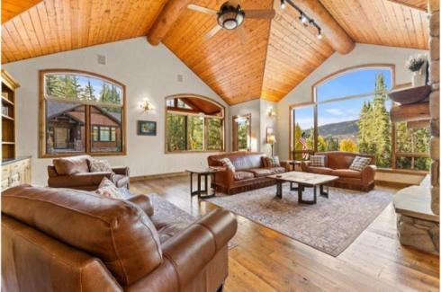 Vacation Package Featured Image: Rocky Mountains Lux Cabin for 12! 4 Nights/ 3 Rounds